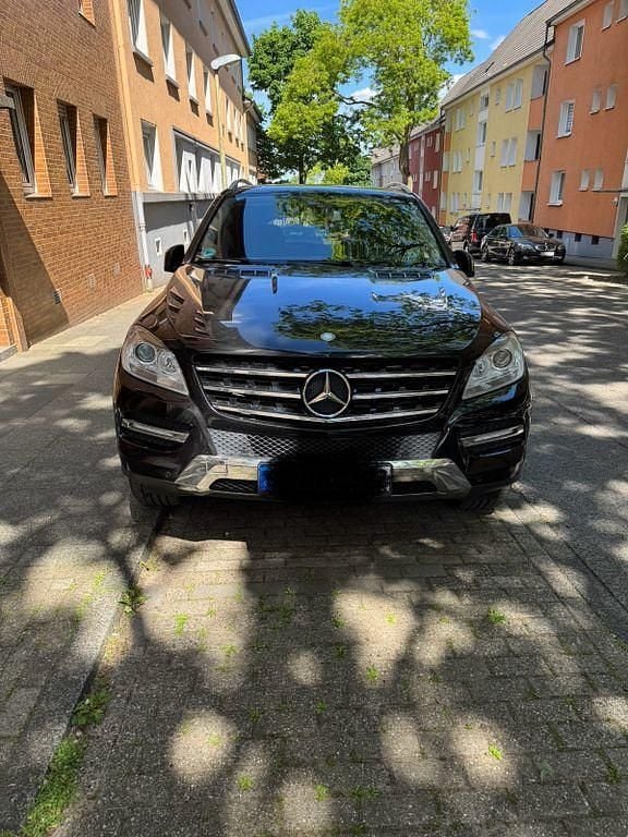 Gebraucht Mercedes ML250 204 PS (150 kW) 2011 Schwarz SUV