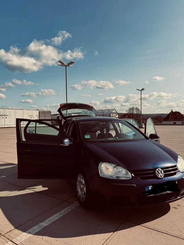 Blau Gebraucht 2005 VW Golf V Kleinwagen | 2.900 € (Fairer Preis) - Bild 1/4