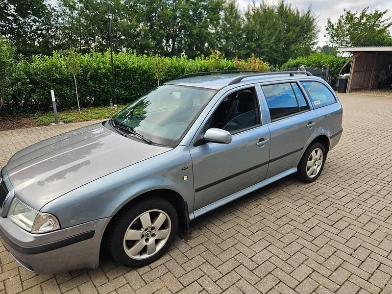 Silber Gebraucht 2002 Skoda Octavia Kombi | 950 € (Superpreis) - Bild 1/4