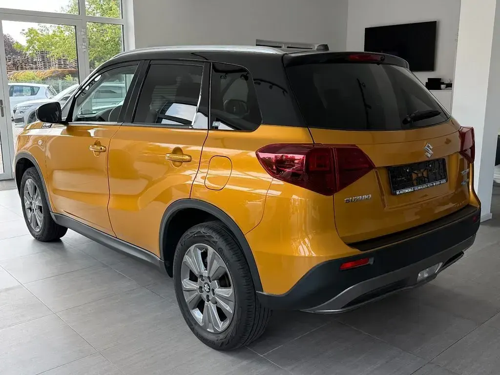 Gebraucht Suzuki Vitara Comfort 129 PS (94 kW) 2023 Gold SUV