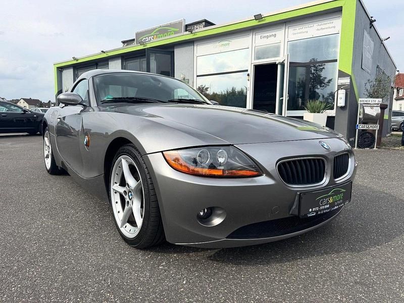 Grau Gebraucht 2004 BMW Z4 Sport Line Cabrio | 7.900 € (Fairer Preis) - Bild 1/4