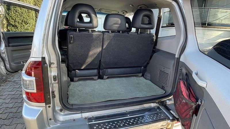 Silber Gebraucht 2002 Mitsubishi Pajero Elegance SUV | 9.250 € (Fairer Preis) - Bild 1/4