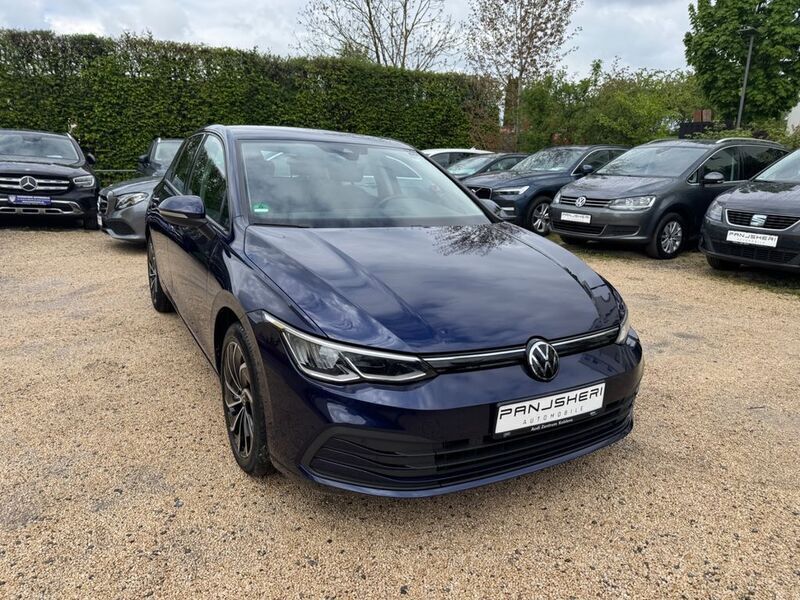 Atlantic blue metallic Gebraucht 2022 VW Golf VIII Active Limousine | 15.399 € - Bild 1/4