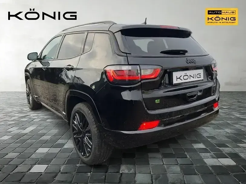 Usado Jeep Compass Altitude 131 HP (96 kW) 2023 Preto SUV