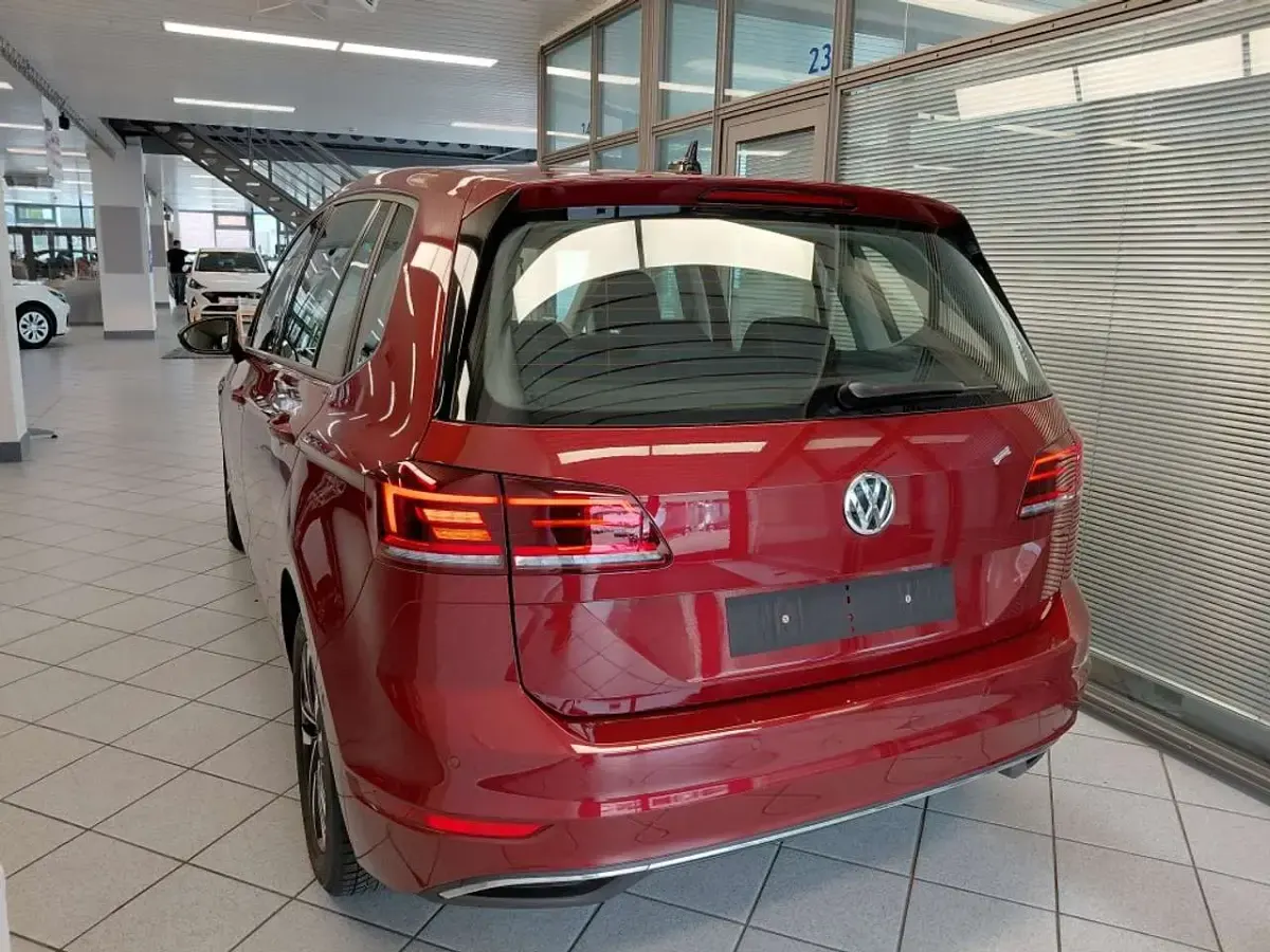 Gebraucht VW Golf VII IQ Drive 150 PS (110 kW) 2019 Cranberryredmet. Limousine