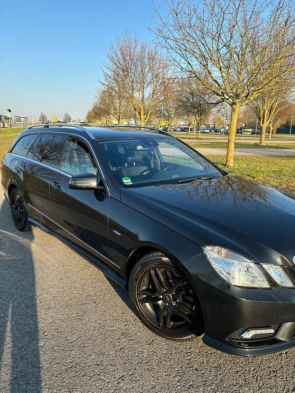 Gebraucht Mercedes E350 292 PS (214 kW) 2010 Schwarz Kombi