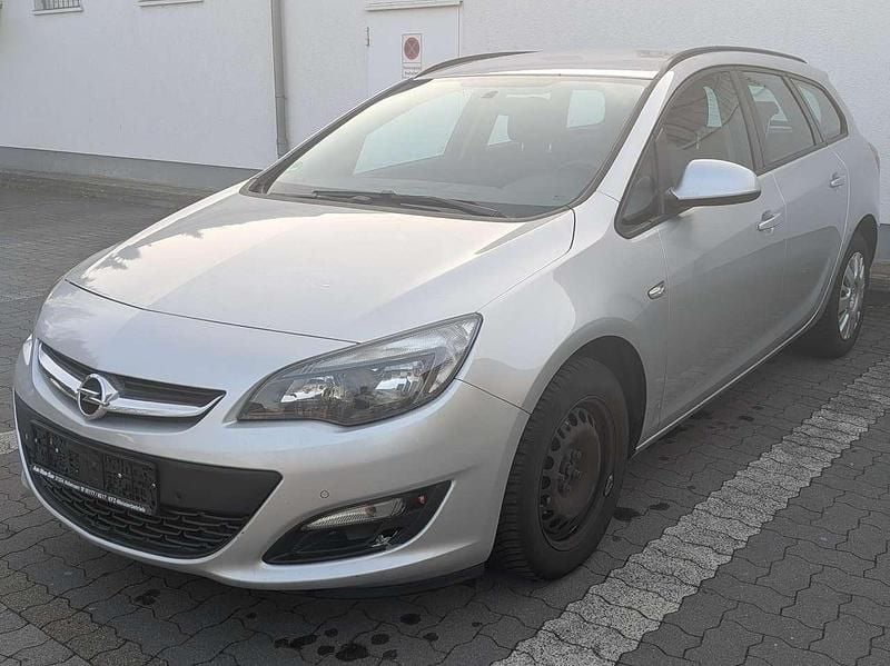 Gebraucht Opel Astra Edition 140 PS (102 kW) 2014 Argon silber/ice silver (m2) Kombi