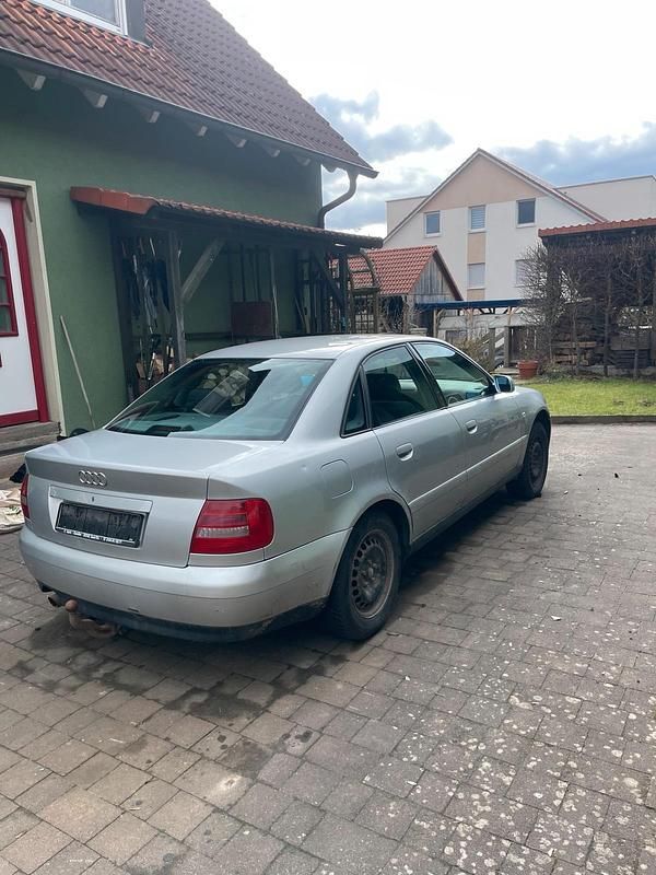 Gebraucht Audi A4 101 PS (74 kW) 2000 Silber Limousine