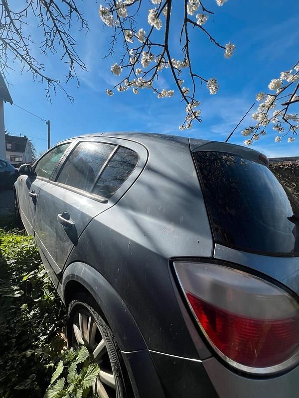 Gebraucht Opel Astra 105 PS (77 kW) 2004 Silber Kleinwagen