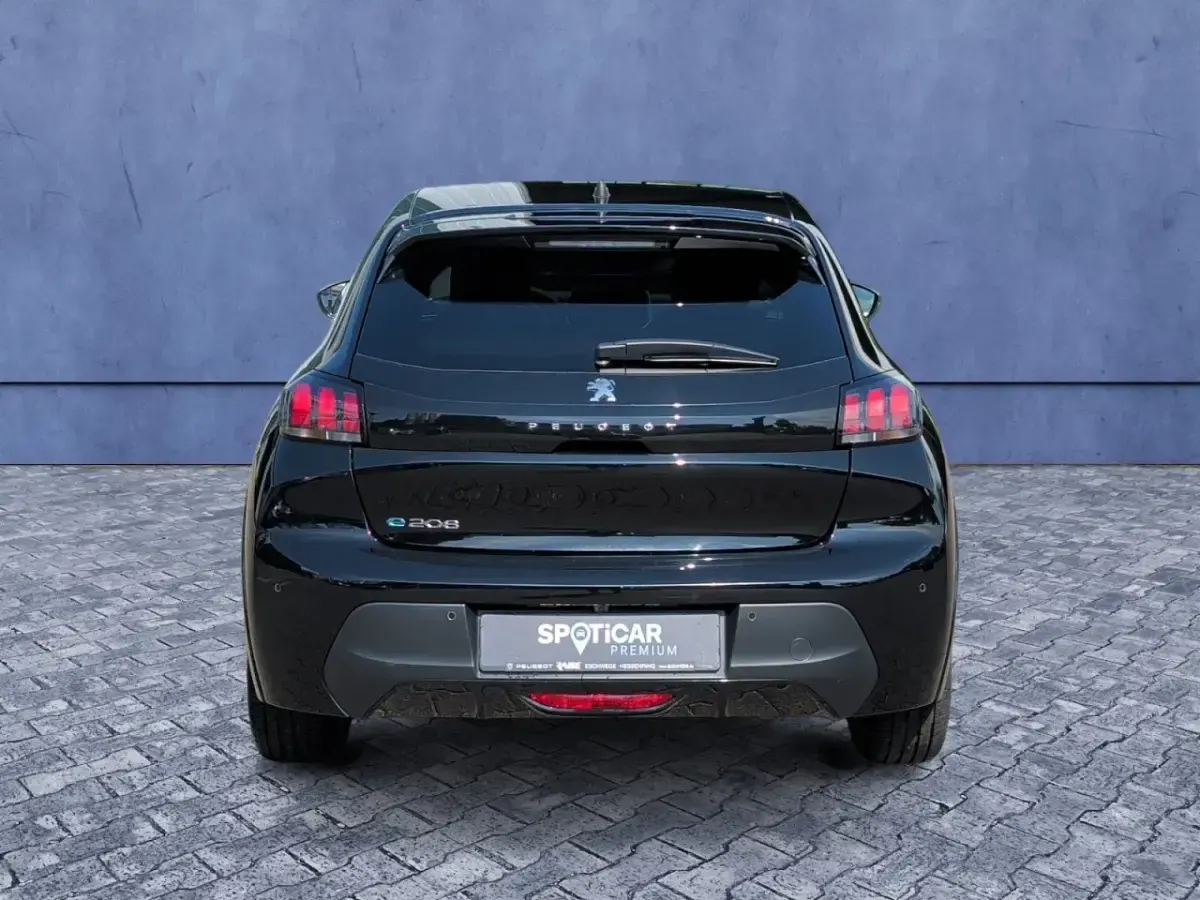 Gebraucht Peugeot e-208 Active 100 kW (136 PS) 2022 Schwarz Kleinwagen