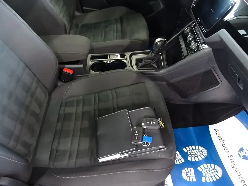 Gebraucht VW Touran 150 PS (110 kW) 2023 Reflexsilber Van / Kleinbus