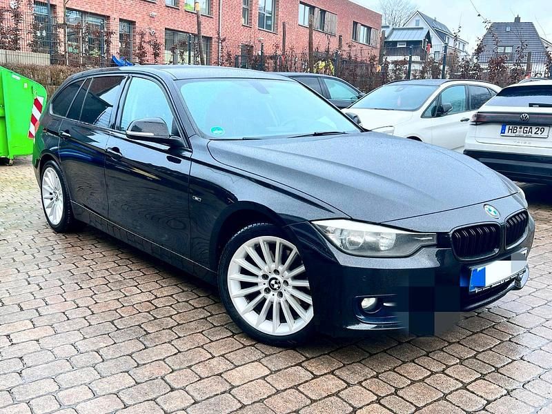 Gebraucht BMW 320 Sport Line 184 PS (135 kW) 2013 Schwarz Kombi