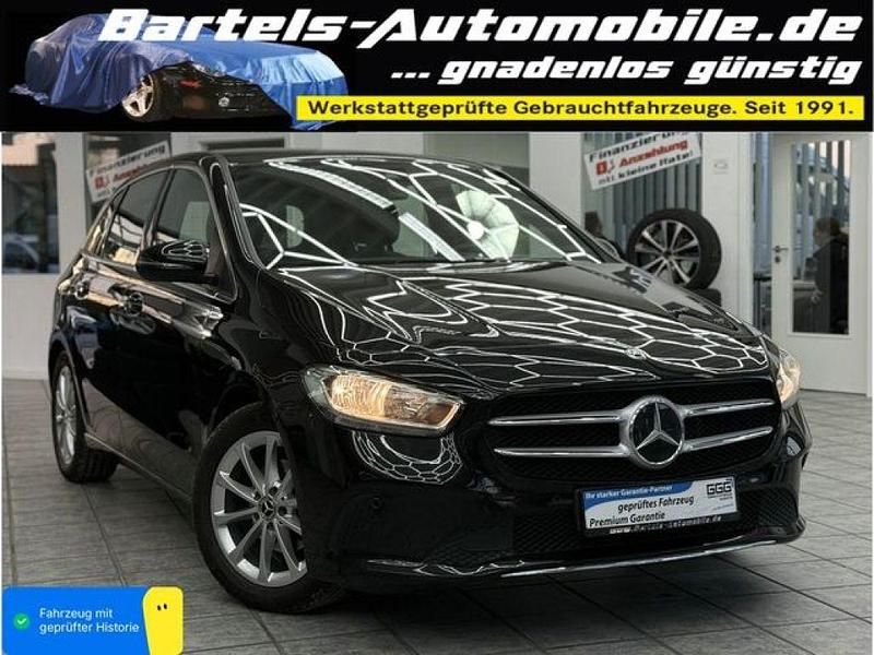 Gebraucht Mercedes 180 116 PS (85 kW) 2019 Kosmosschwarz  metallicla (metallic) Limousine