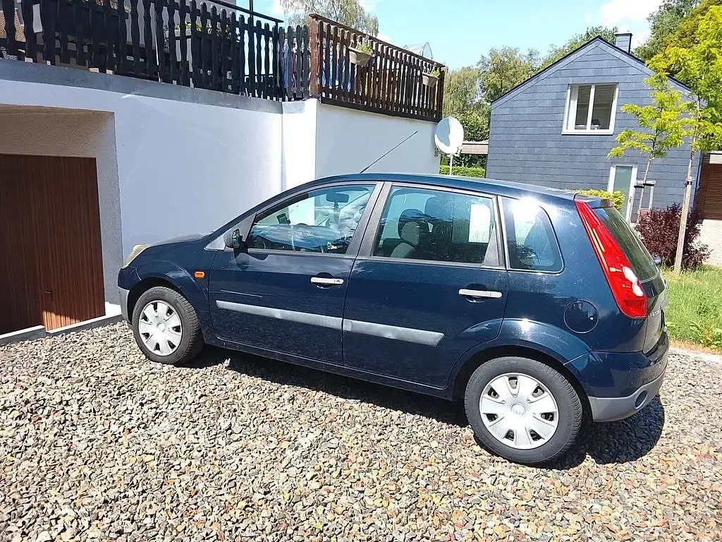 Gebraucht Ford Fiesta Ambiente 60 PS (44 kW) 2006 Blau Kleinwagen