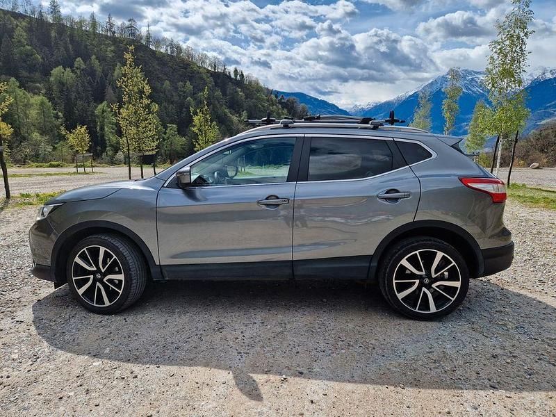Gebraucht Nissan Qashqai Tekna 131 PS (96 kW) 2017 Grau SUV