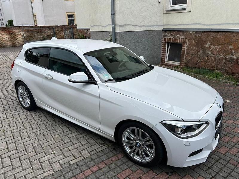 Weiß Gebraucht 2013 BMW 116 M Sport Kleinwagen | 8.999 € (Fairer Preis) - Bild 1/4
