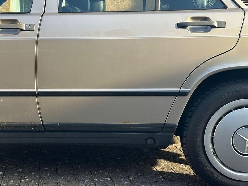 Gebraucht Mercedes 190 118 PS (86 kW) 1986 Grau Limousine