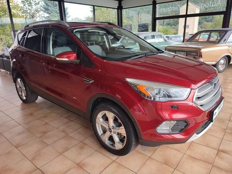Rot Gebraucht 2017 Ford Kuga Titanium SUV | 16.900 € (Teuer) - Bild 1/4