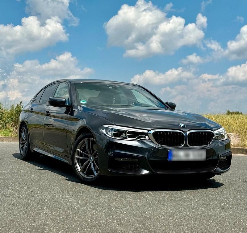 Grau Gebraucht 2018 BMW 530e iPerformance Limousine | 33.990 € (Teuer) - Bild 1/4