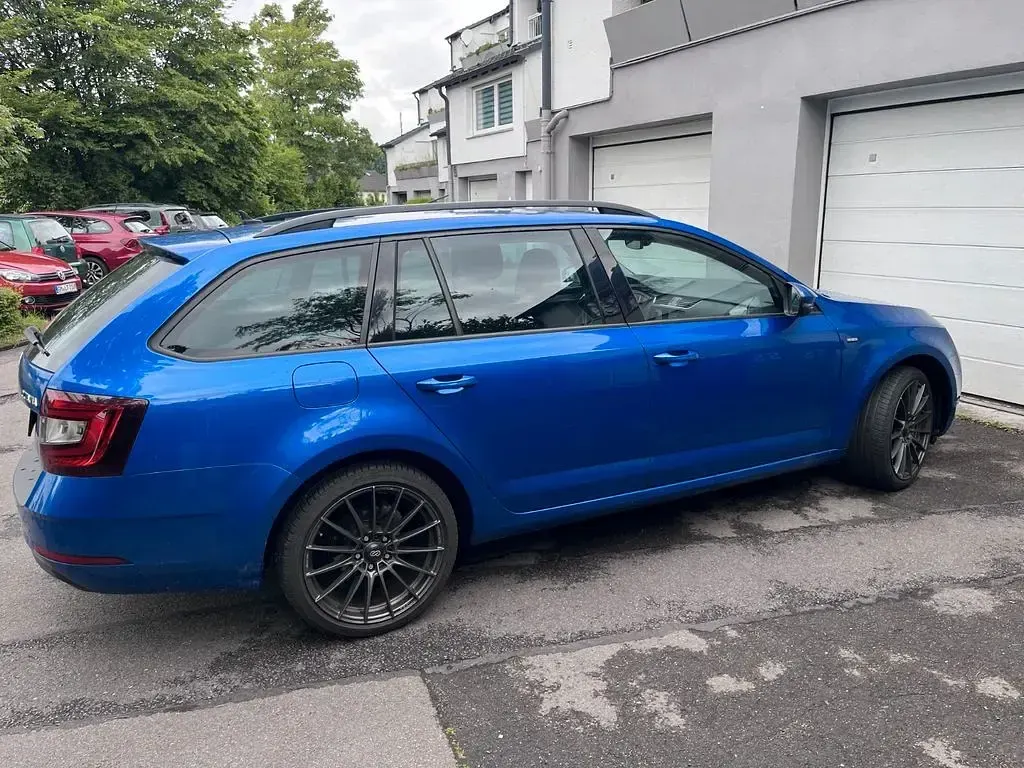 Gebraucht Skoda Octavia Clever 150 PS (110 kW) 2018 Blau Kombi