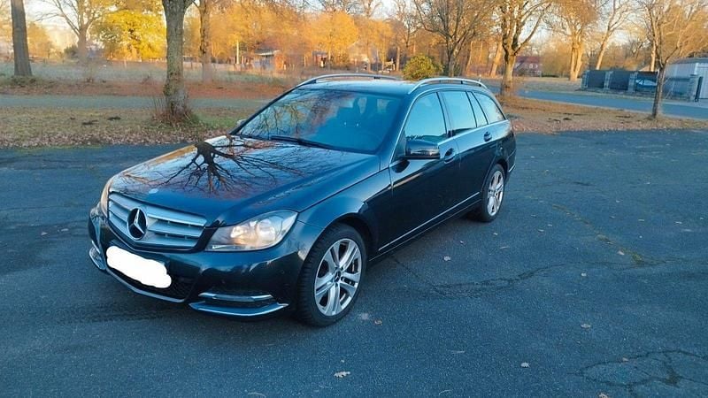 Schwarz Gebraucht 2014 Mercedes 220 Kombi | 6.950 € (Superpreis) - Bild 1/4