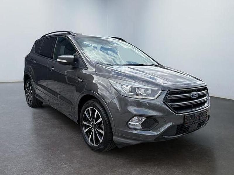 Magneticgrau metallic Gebraucht 2017 Ford Kuga ST-Line SUV | 18.490 € (Fairer Preis) - Bild 1/4