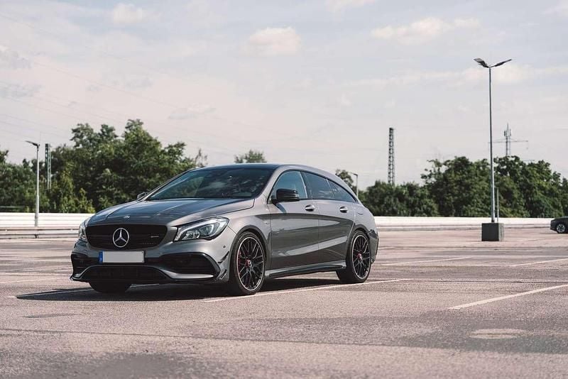 Grau Gebraucht 2016 Mercedes CLA45 AMG Shooting Brake AMG Kombi | 32.000 € - Bild 1/4