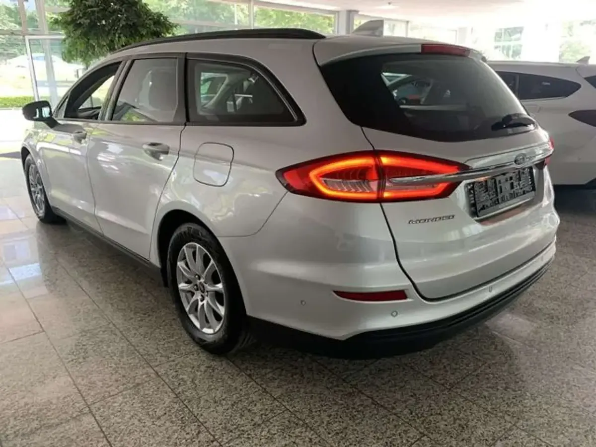 Usado Ford Mondeo 150 CV (110 kW) 2022 Negro Familiar