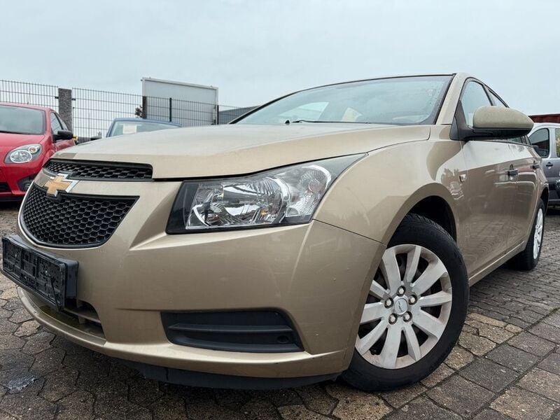 Beige Gebraucht 2010 Chevrolet Cruze LS Limousine | 2.690 € (Superpreis) - Bild 1/4
