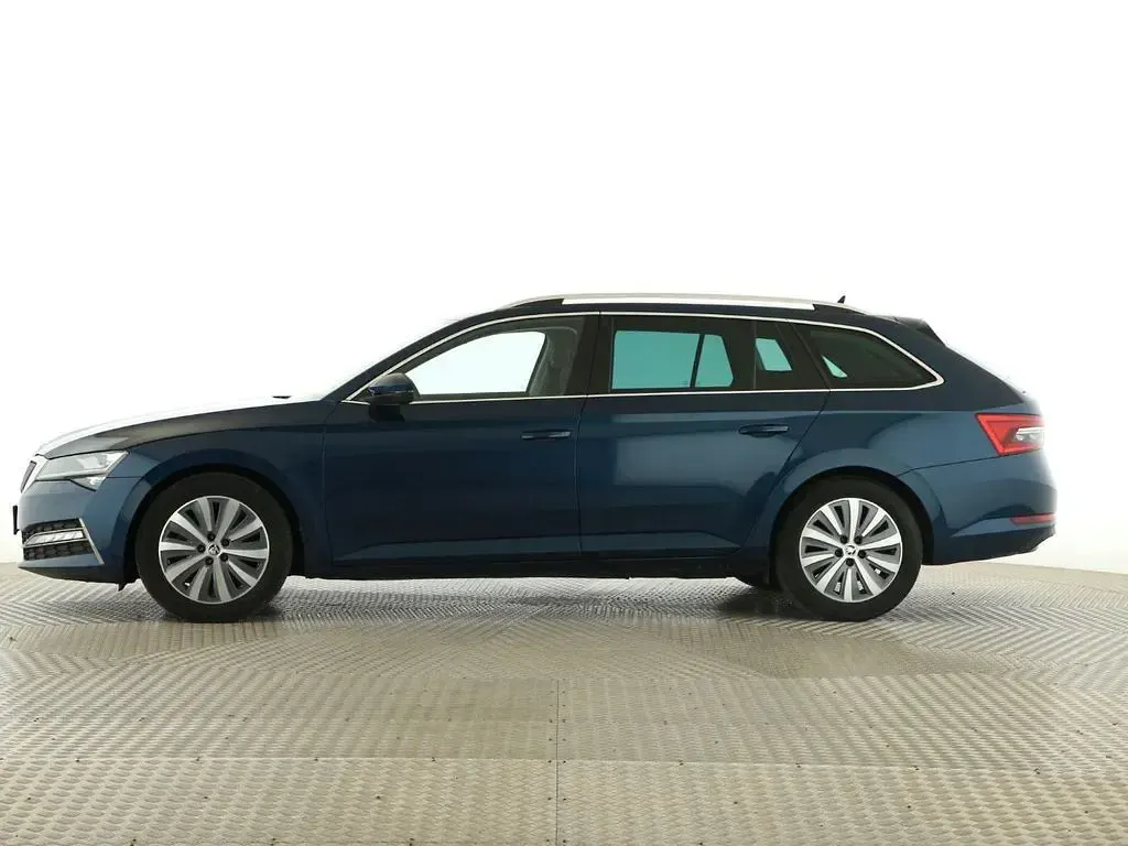 Gebraucht Skoda Superb Style 218 PS (160 kW) 2021 Lavablau Kombi