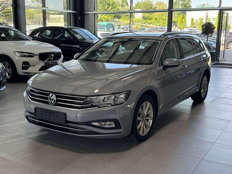 Gebraucht VW Passat 122 PS (89 kW) 2023 Moonstone gray Kombi