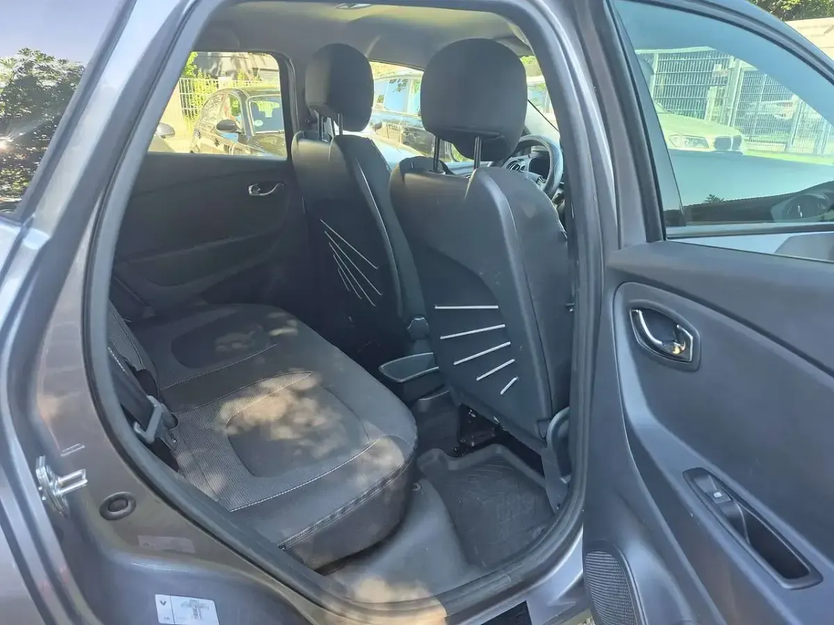 Gebraucht Renault Captur Intens 90 PS (66 kW) 2015 Grau kng schwarz gne SUV