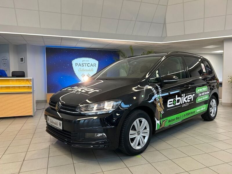 Schwarz Gebraucht 2024 VW Touran Van / Kleinbus | 38.900 € (Teuer) - Bild 1/4