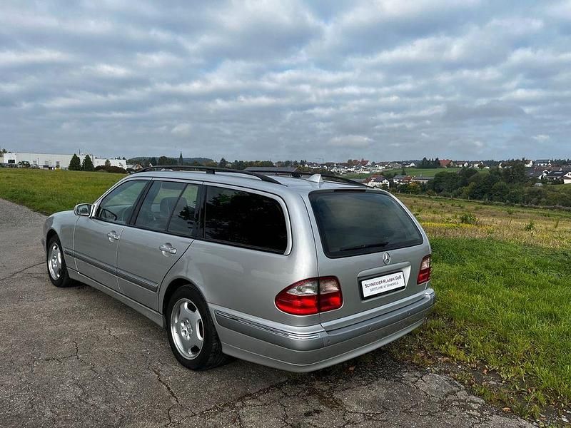 Second-hand Mercedes E200 Elegance 163 CP (119 kW) 2002 Argintiu Berlinǎ
