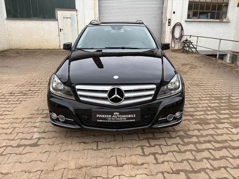 Gebraucht Mercedes C180 120 PS (88 kW) 2011 Schwarz Kombi