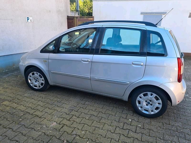 Gebraucht Fiat Idea 94 PS (69 kW) 2007 Silber Van / Kleinbus