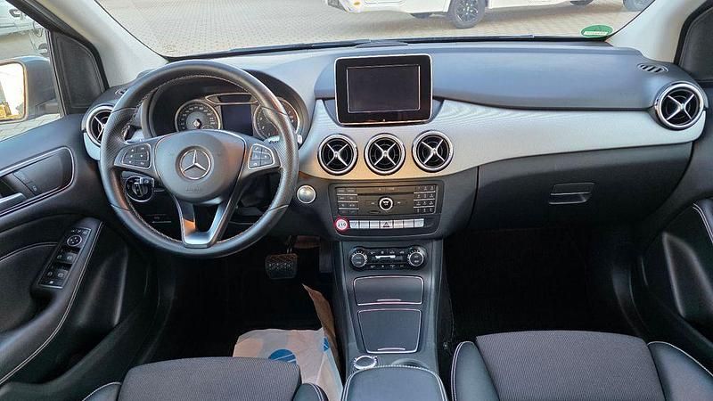 Gebraucht Mercedes B250 Edition 211 PS (155 kW) 2018 Grau Van / Kleinbus
