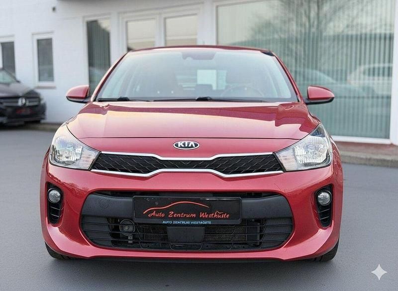 Gebraucht Kia Rio Attract 84 PS (61 kW) 2017 Rot Limousine