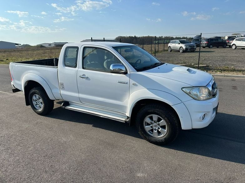 Gebraucht Toyota HiLux 120 PS (88 kW) 2010 Weiß Pickup