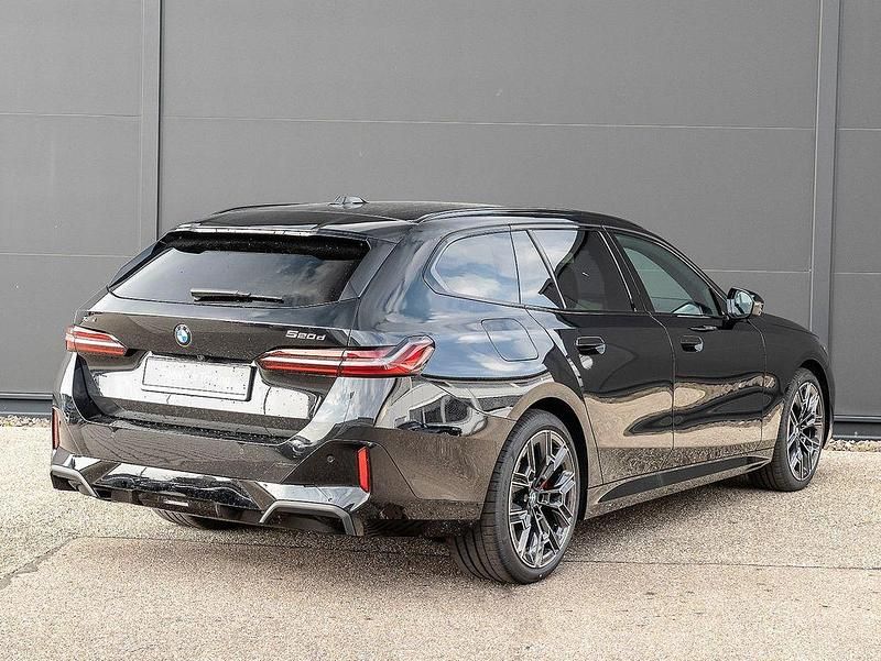 Neu BMW 520 Performance 197 PS (144 kW) 2025 Saphirschwarz Kombi