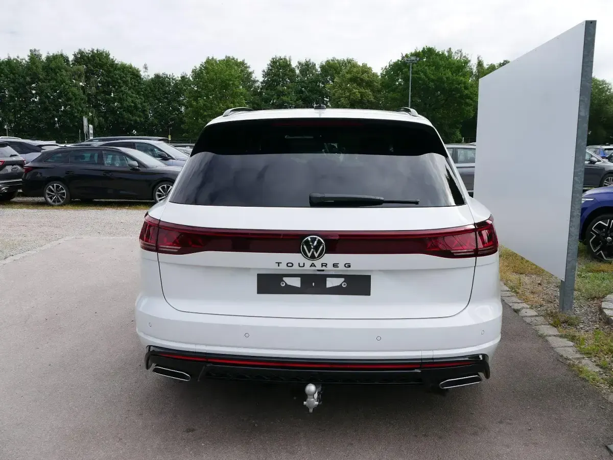 Gebraucht VW Touareg Edition 286 PS (210 kW) 2026 Oryxweiß perlmutteffekt SUV