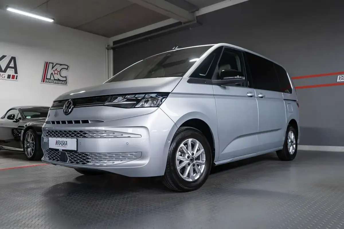 Gebraucht VW Multivan Life 150 PS (110 kW) 2025 Reflexsilber metallic Van / Kleinbus