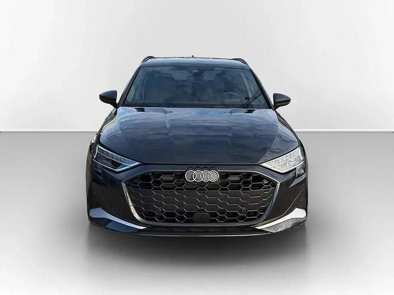 Gebraucht Audi A3 Advanced Plus 116 PS (85 kW) 2024 Grau Limousine