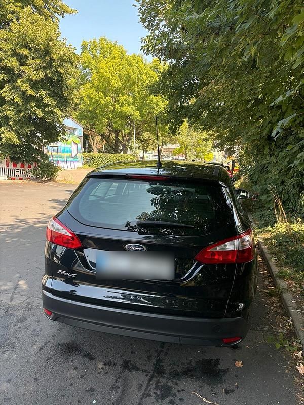 Gebraucht Ford Focus 85 PS (62 kW) 2014 Schwarz Kombi