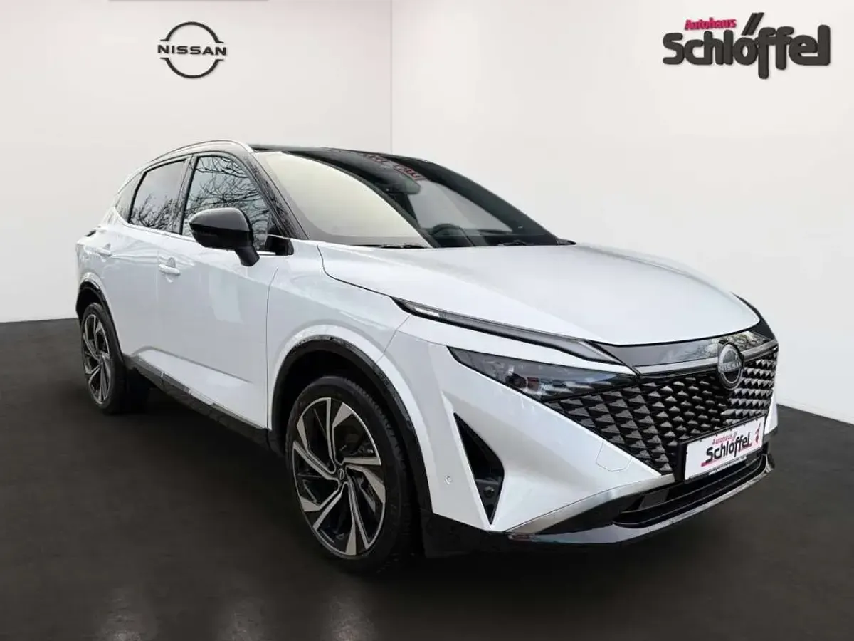 Neu Nissan Qashqai 158 PS (116 kW) 2025 Pearl white/kontrast black SUV