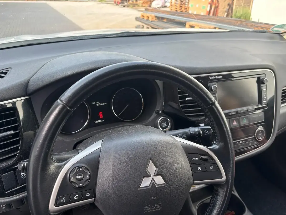 Gebraucht Mitsubishi Outlander 150 PS (110 kW) 2015 Weiß SUV