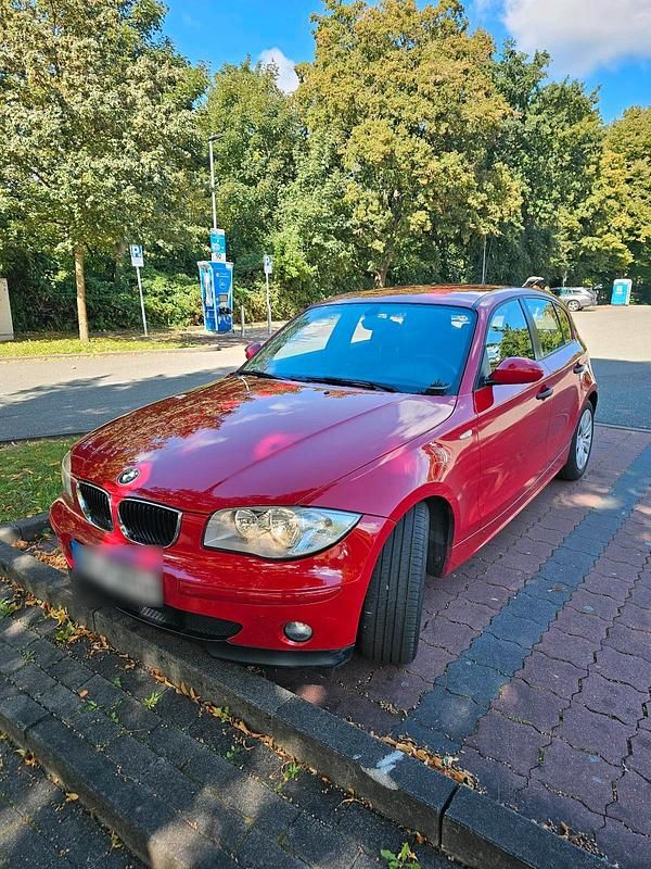 Rot Gebraucht 2006 BMW 116 Kleinwagen | 2.499 € - Bild 1/4