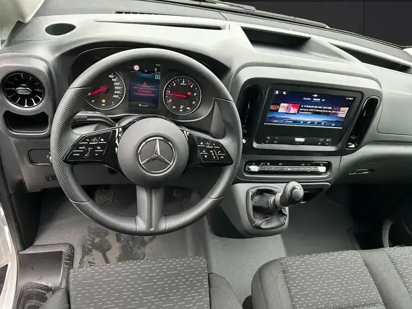 Gebraucht Mercedes Vito 163 PS (119 kW) 2025 Weiss Van