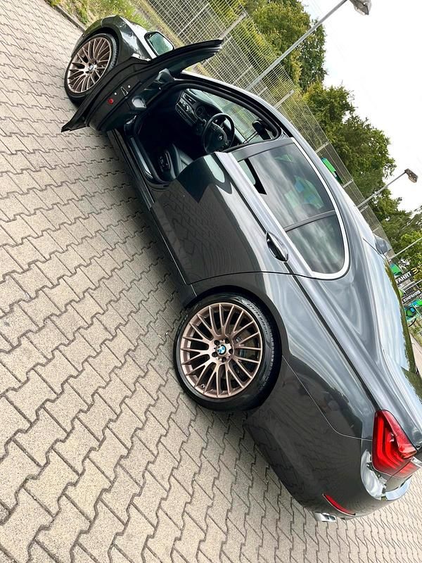 Grau Gebraucht 2015 BMW 730 Limousine | 23.000 € (Fairer Preis) - Bild 1/4