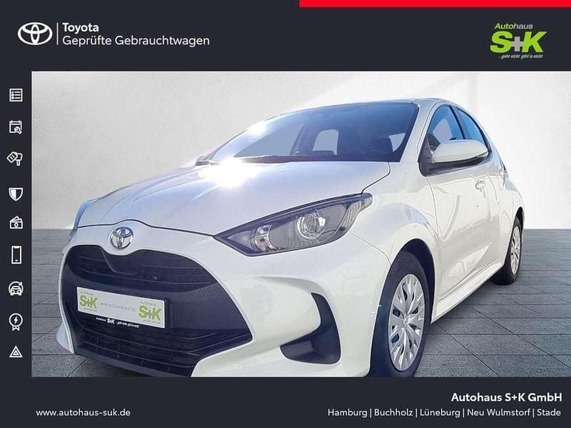 Schneeweiß Gebraucht 2021 Toyota Yaris Basis Kleinwagen | 11.790 € (Fairer Preis) - Bild 1/4